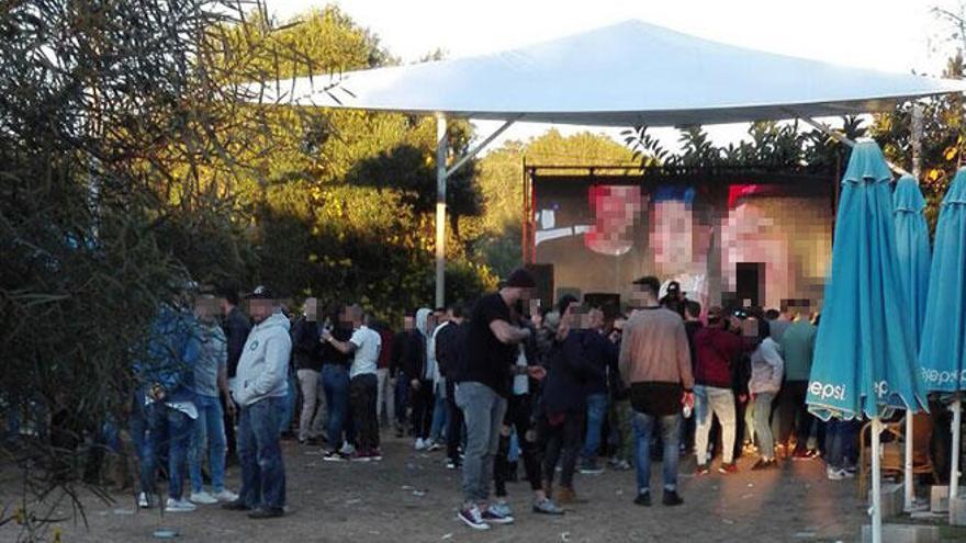 Más de 300 personas participan en una fiesta ilegal en Algaida