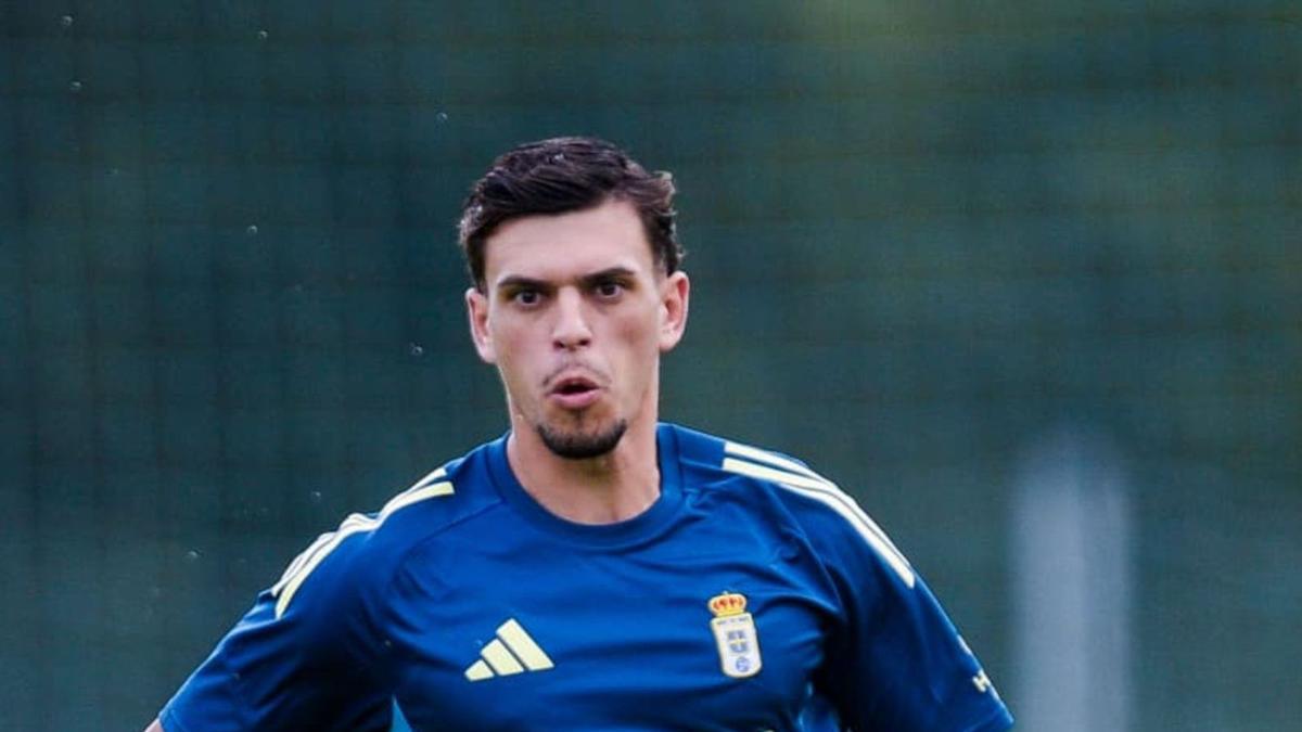Javi López,  en el entrenamiento  de ayer.   | REAL OVIEDO