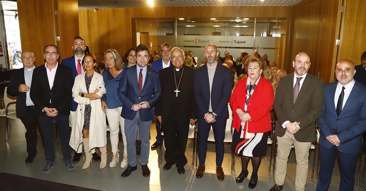 Autoridades asistentes a la presentación