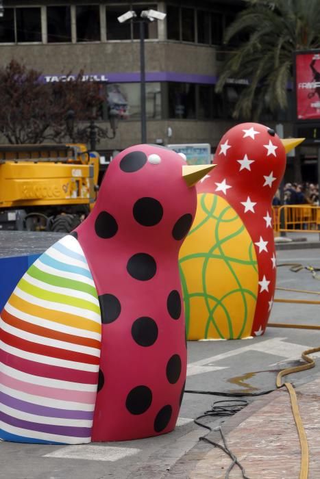 Así es la falla de Okuda en la plaza del Ayuntamiento