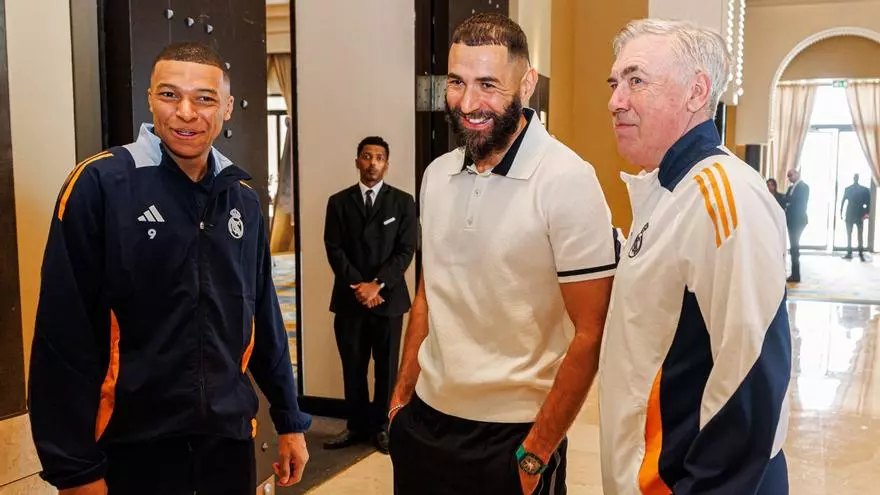 Benzema visita al Real Madrid en Yeda