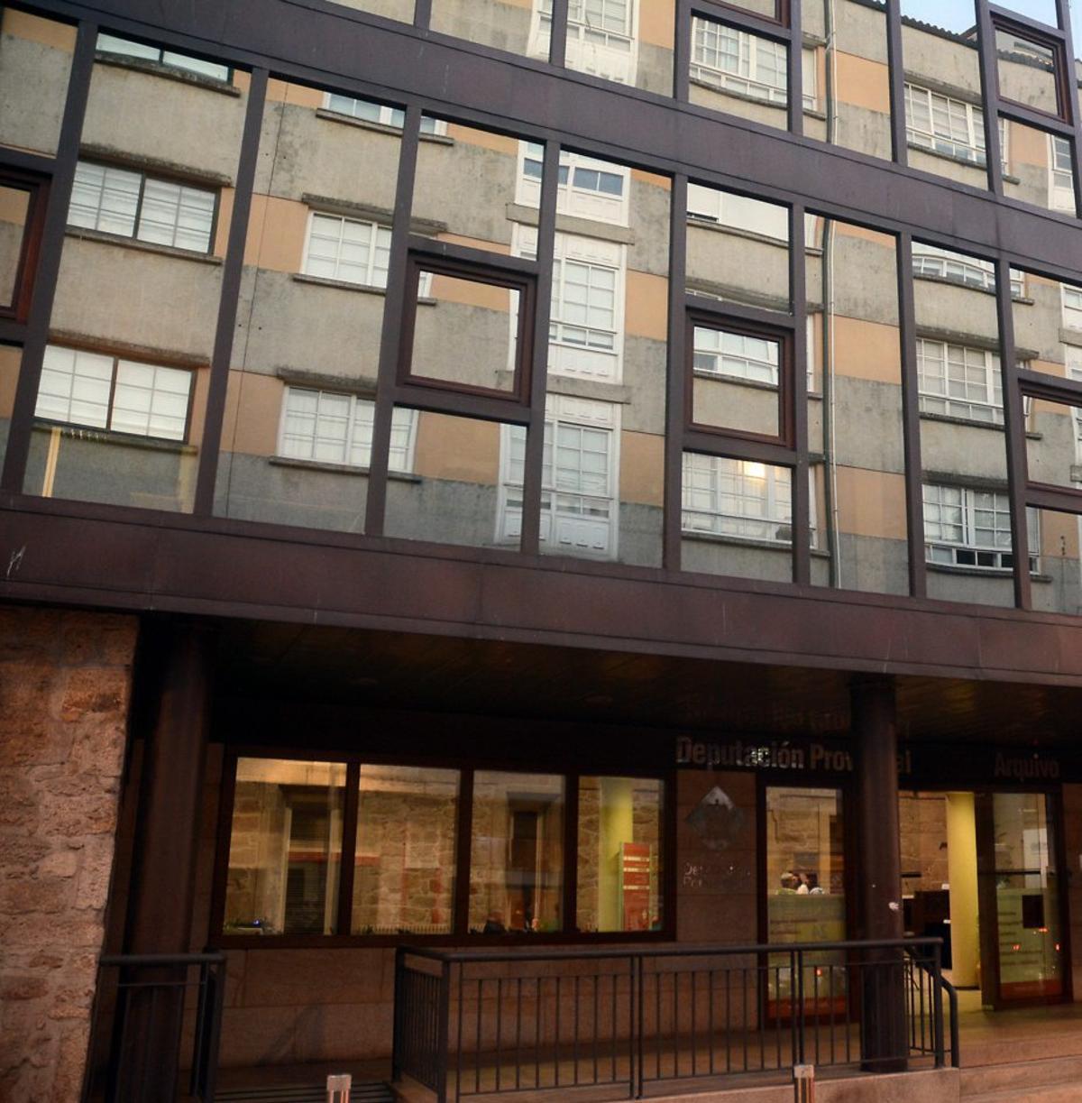 Acceso asoportalado al servicio que será vallado.