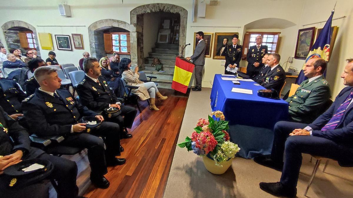 Un momento del acto, durante la intervención del alcalde, Óscar Pérez.