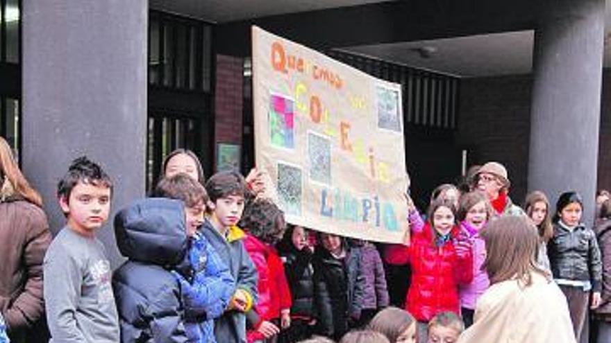 Protesta en el Colegio Veneranda Manzano.