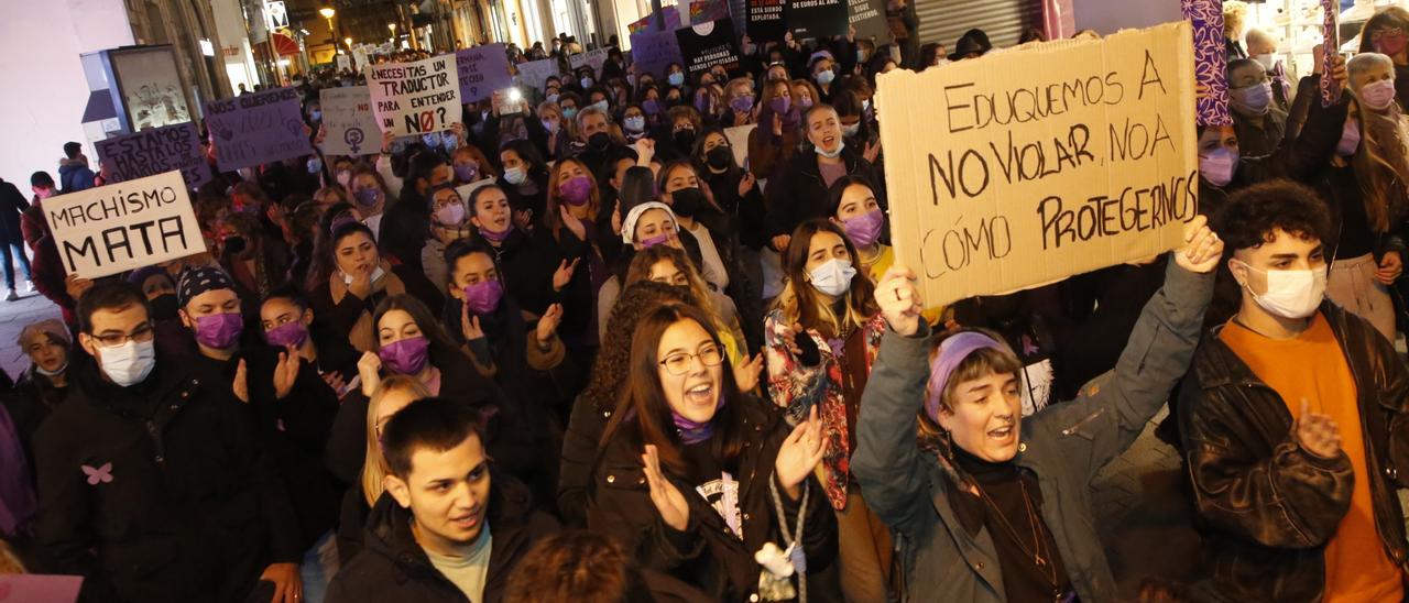 Manifestación en Córdoba con motivo del Día Internacional de la Eliminación de la Violencia contra las Mujeres.