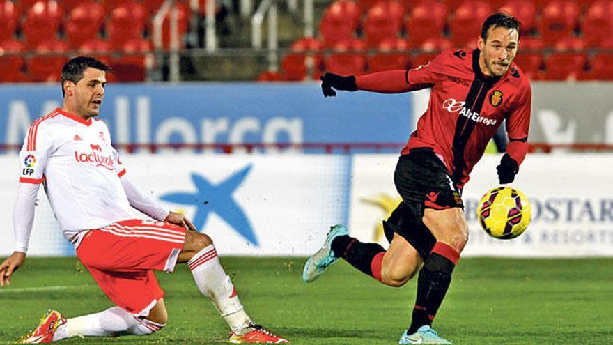 Xisco espera aumentar su cuenta goleadora esta tarde en el Miniestadi.