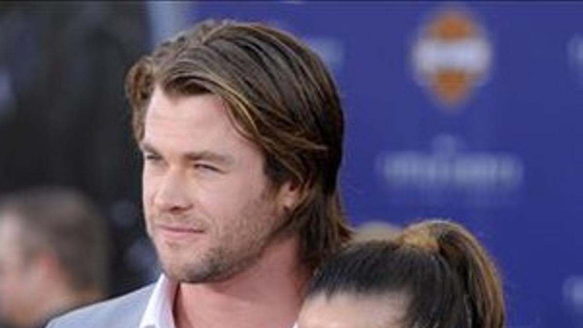 lmmarcoactors chris hemsworth and his wife elsa pataky at131113175416