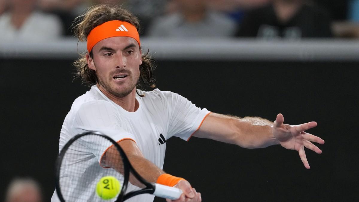 Tsitsipas vence a Mochizuki en primera ronda del Open de Australia