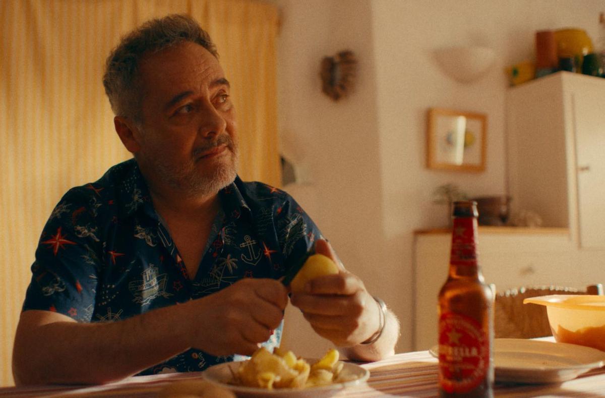 Un actor anomenat Santi Balmes, a l’anunci d’Estrella Damm