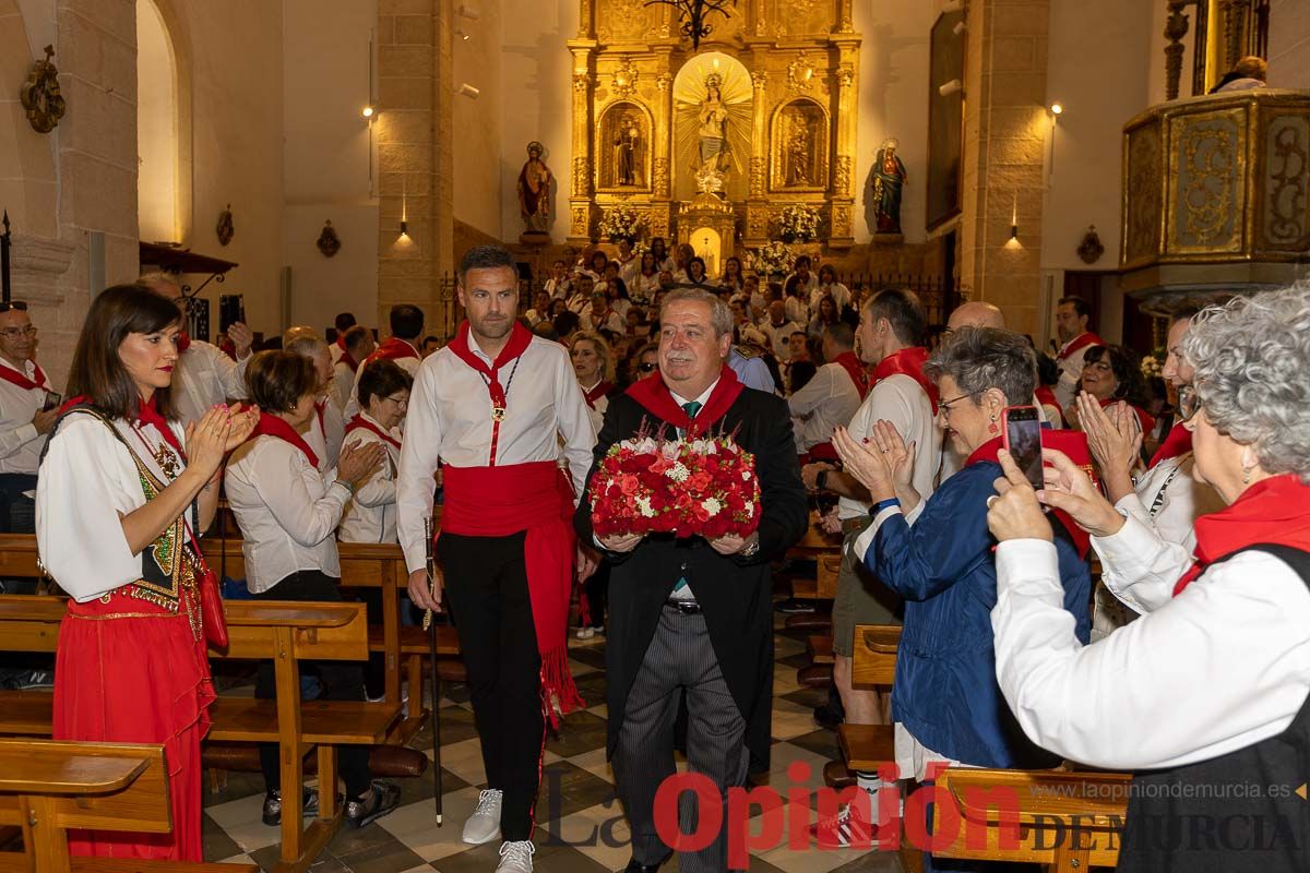 Bandeja de flores y ritual de la bendición del vino en las Fiestas de Caravaca