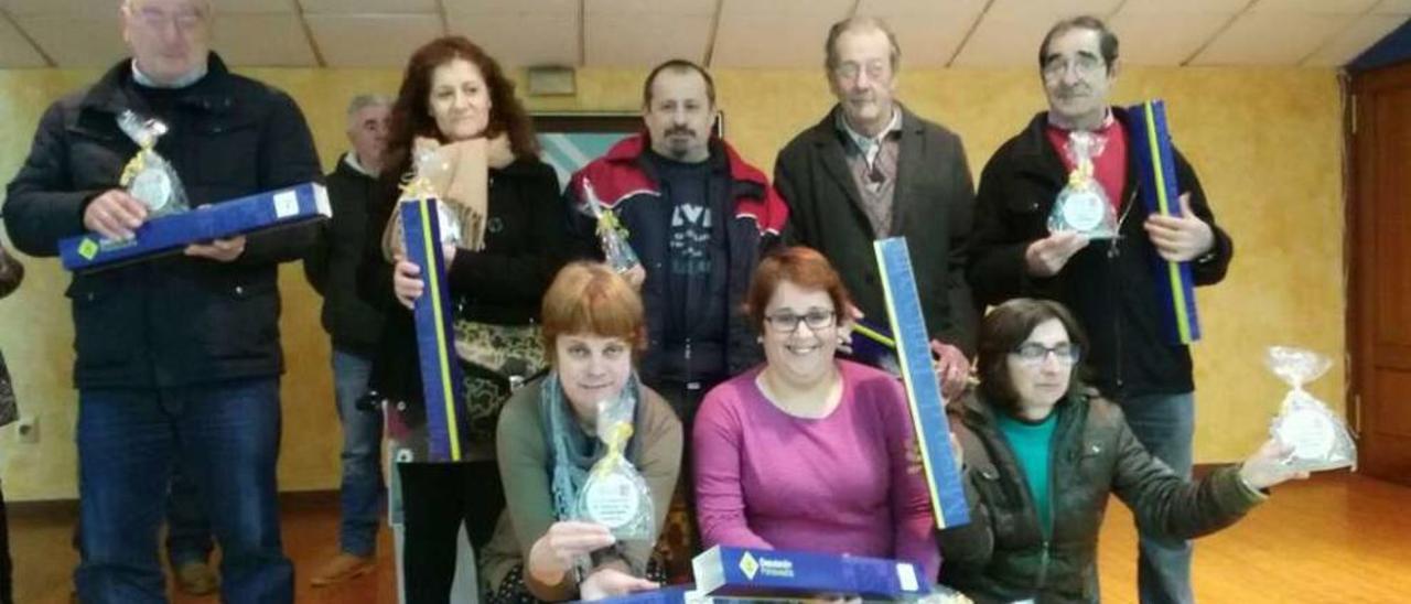 Foto de grupo de los ganadores del torneo en la Asociación Cultural Pardavila.