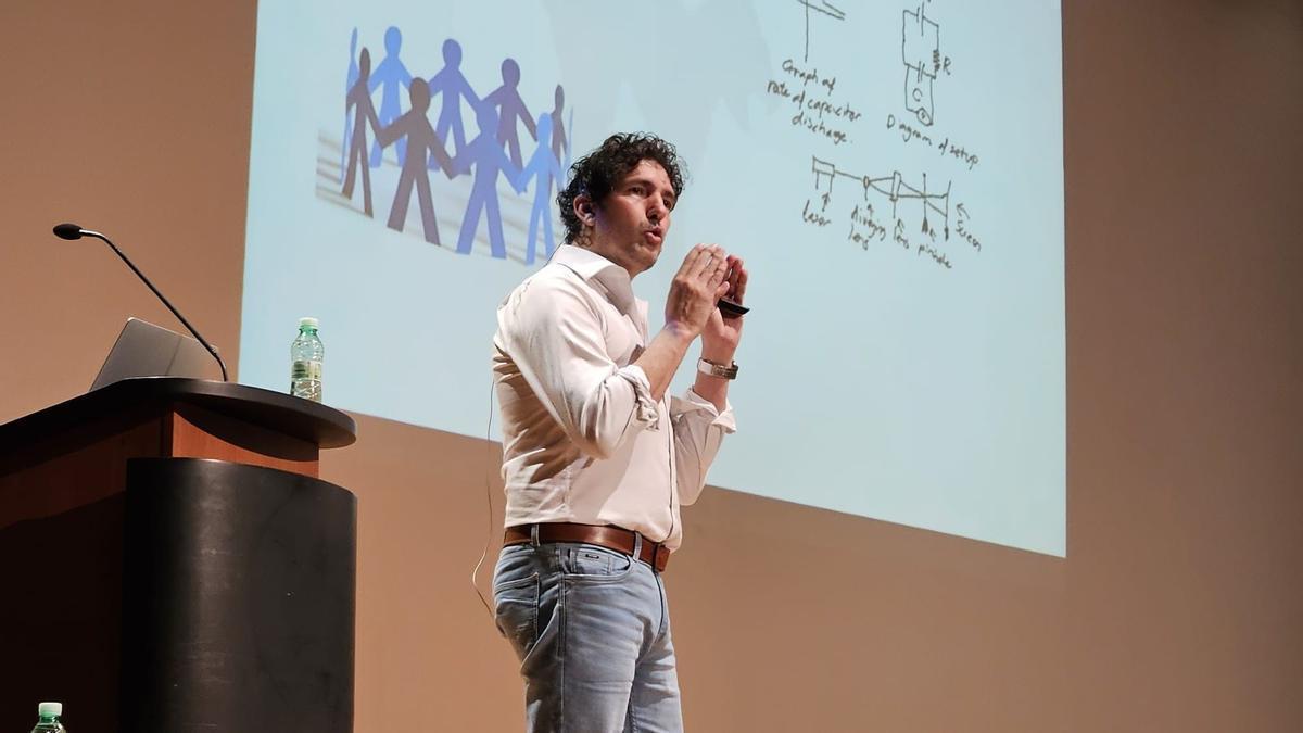 Ponencia del prestigioso profesor César Bona