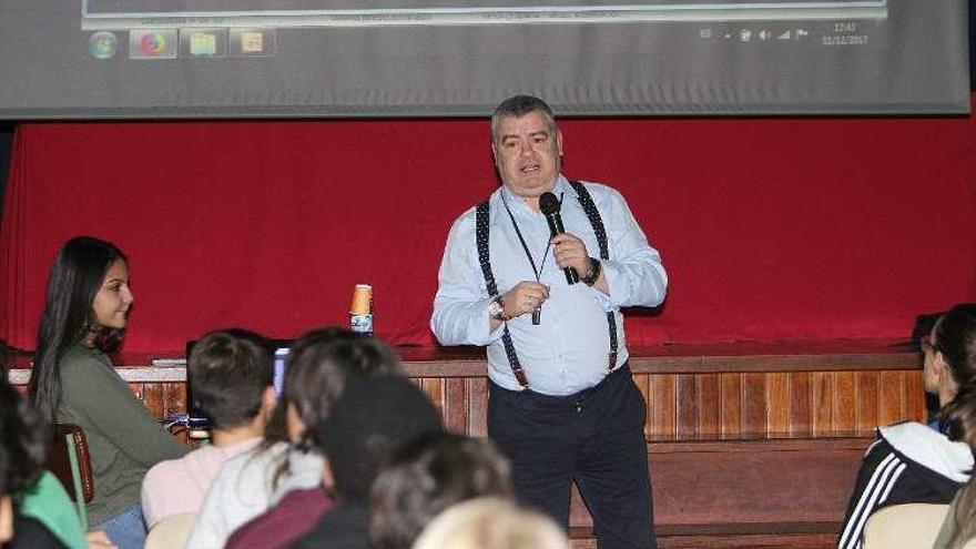 El juez Vázquez Taín, durante la charla. // Iñaki Osorio