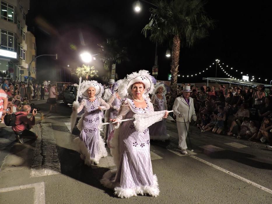 La bahía de Águilas se transforma en un gran teatro en su Carnaval de verano