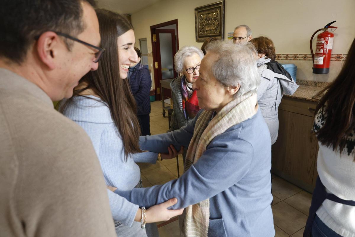 El acto de despedida del Albergue Covadonga de Gijón a las Hermanas Terciarias Capuchinas, en imágenes