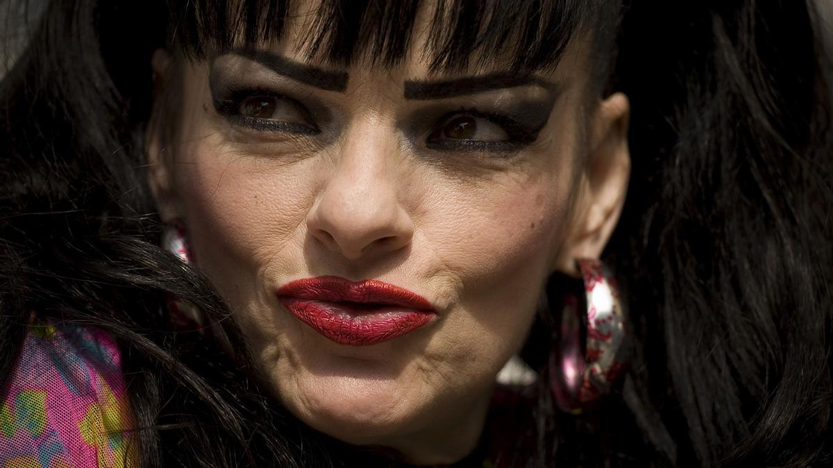 Merkel escull una cançó de la punk Nina Hagen per al seu comiat militar Merkel escull una cançó de la punk Nina Hagen per al seu comiat militar