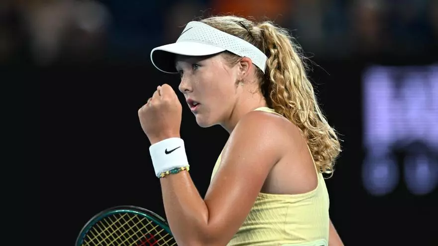 Andreeva logr車 meterse por sorpresa en semifinales