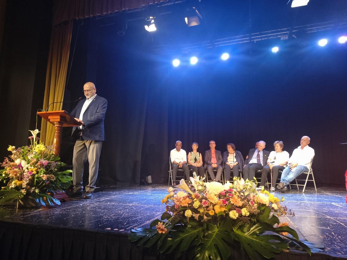 El municipio reconoce a cuatro Hijos Predilectos y tres Hijos Adoptivos durante una emotiva gala celebrada en el marco de las fiestas de San Antonio de Padua 2026