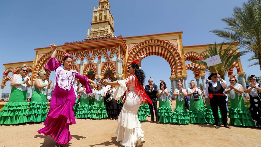 Los coros rocieros ponen la banda sonora al Arenal