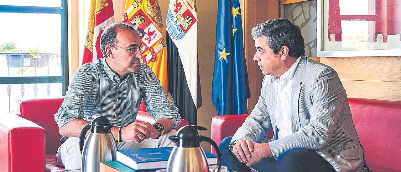 Mateos y Rossell, en el encuentro de este jueves en el despacho de la alcaldía.