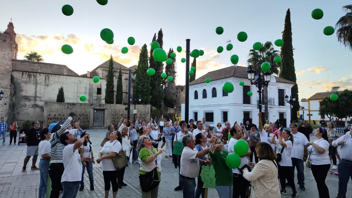Suelta de globos en Palma, durante el Día de la Salud Mental.
