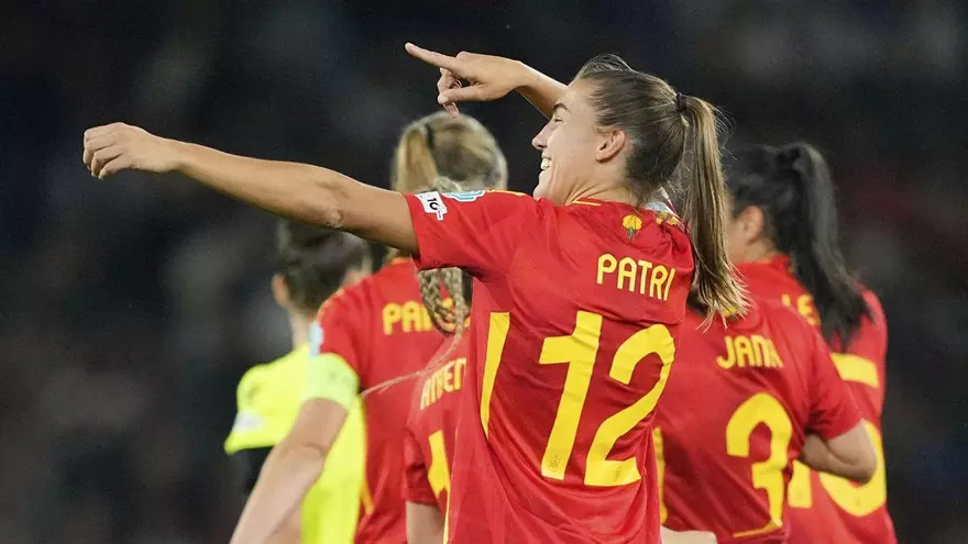 España remonta a una Italia muy guerrera