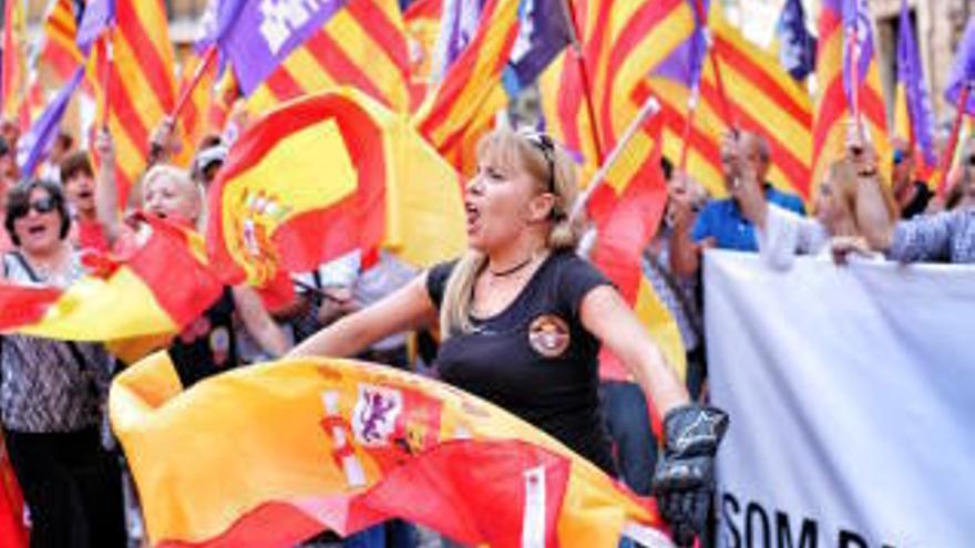 Spanische, balearische aber keine katalanischen Flaggen am Samstagmittag (30.9.) auf der Demonstration in Palma de Mallorca