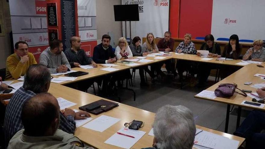 Primera reunión de la Ejecutiva Provincial del PSOE dirigida por Antidio Fagúndez.