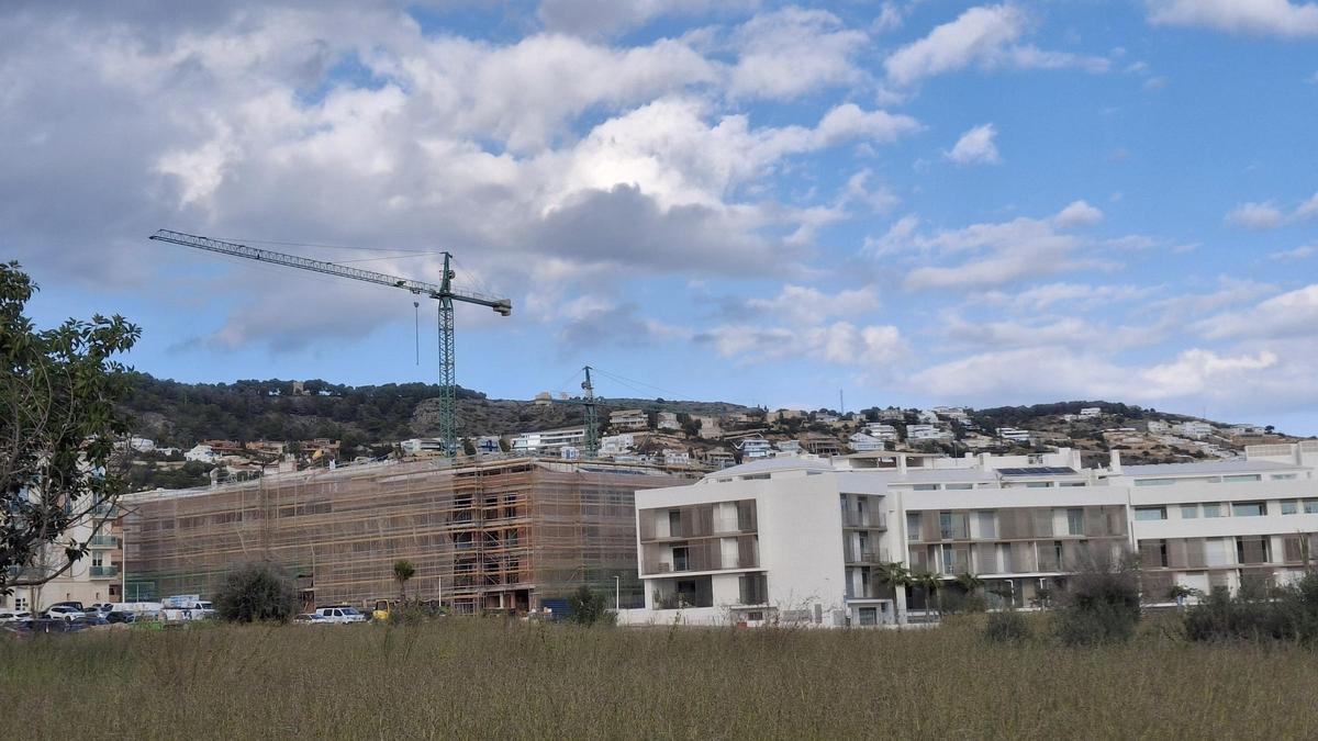 Edificios de pisos en construcción en Xàbia