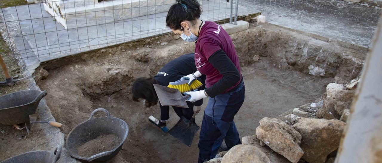 Trabajos de exhumación en búsqueda de una fosa con nueve represaliados en Enguera