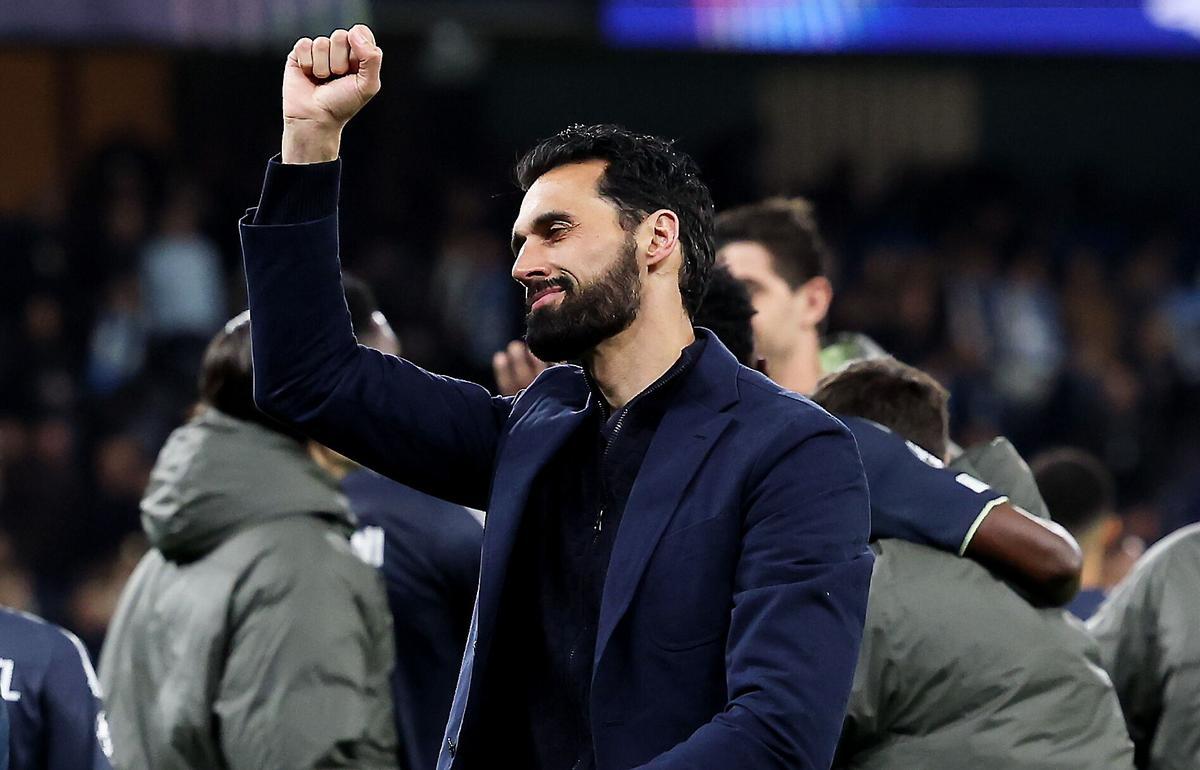 Arbeloa celebra el triunfo en el Etihad.