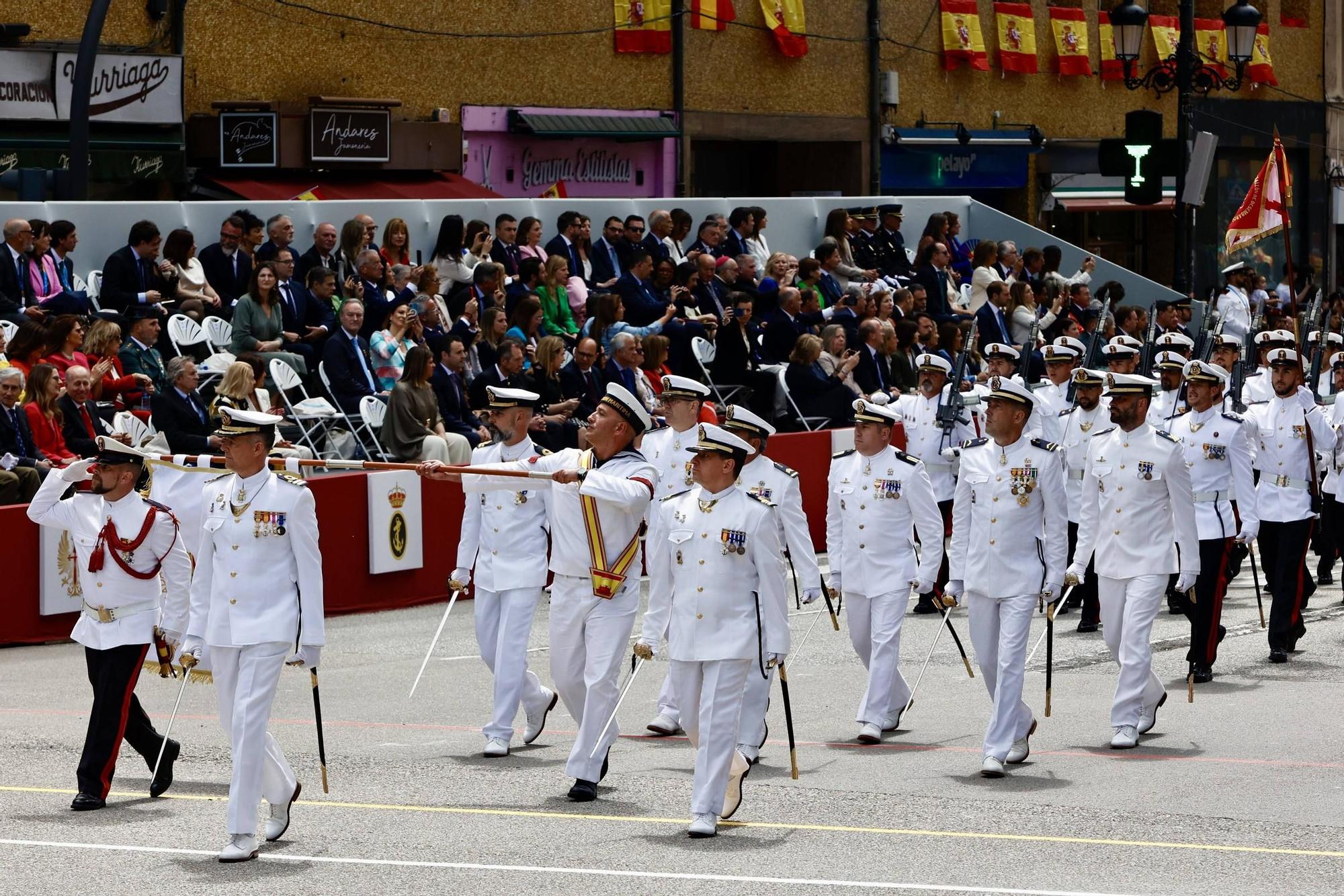 EN IMÁGENES: Así fue el multitudinario desfile en Oviedo por el Día de las Fuerzas Armadas