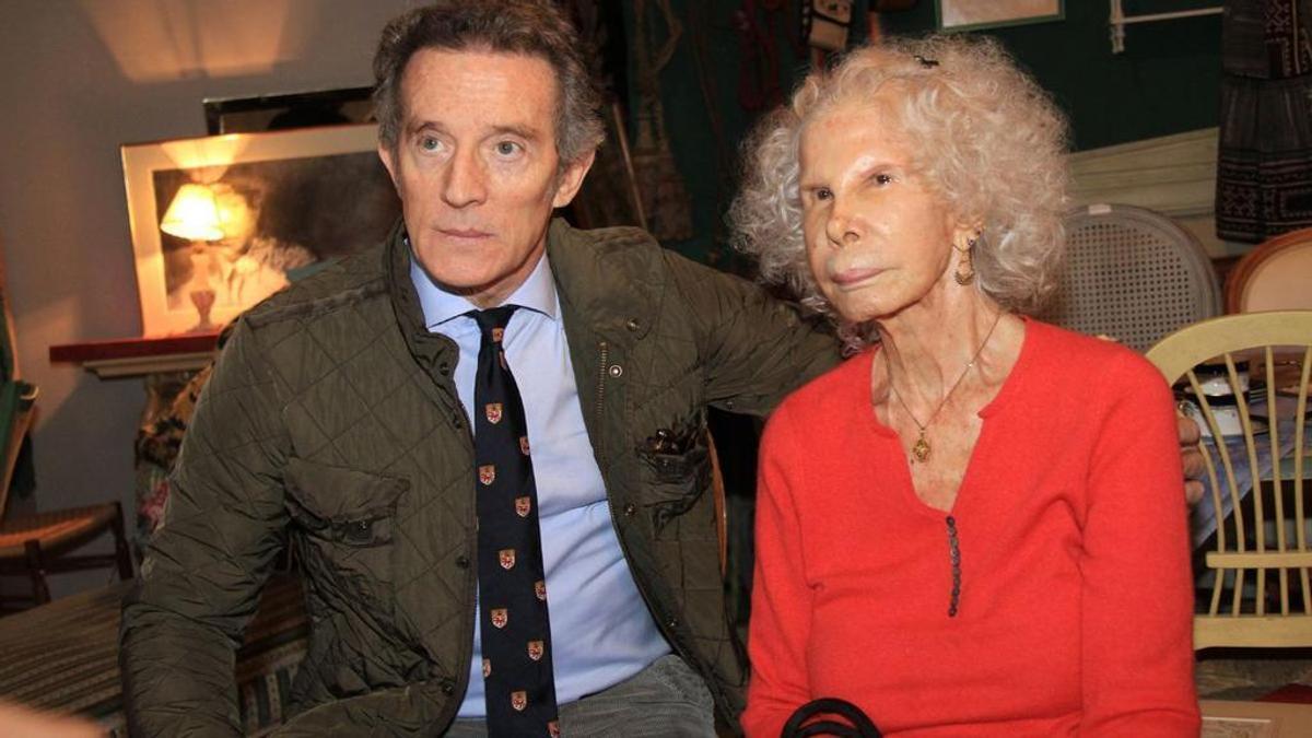 Alfonso Díez junto a la duquesa de Alba.