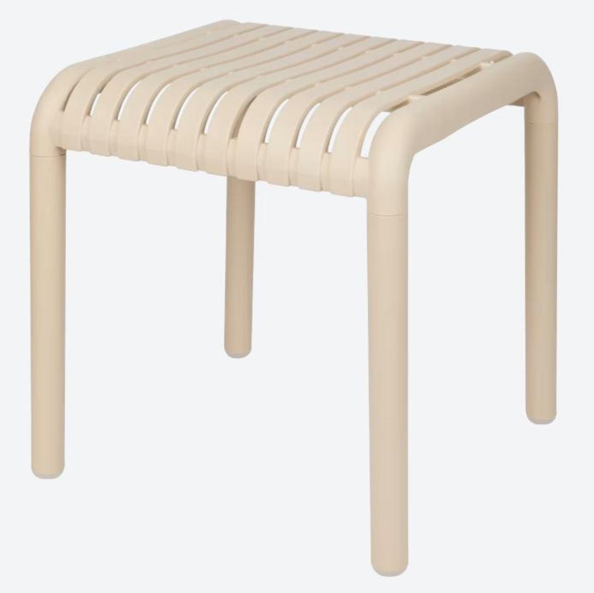 Mañana se esperan colas kilométricas en Action para hacerse con la mesa auxiliar de jardín más barata del mercado: disponible por menos de 10 euros