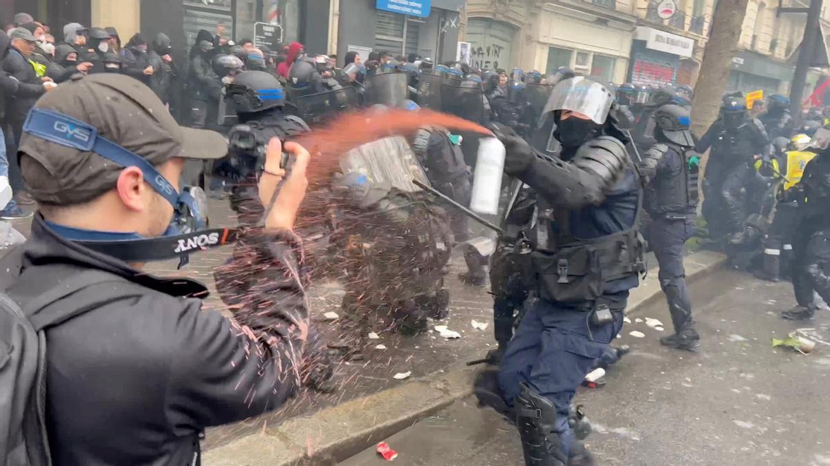 Police officer on fire in Paris protest