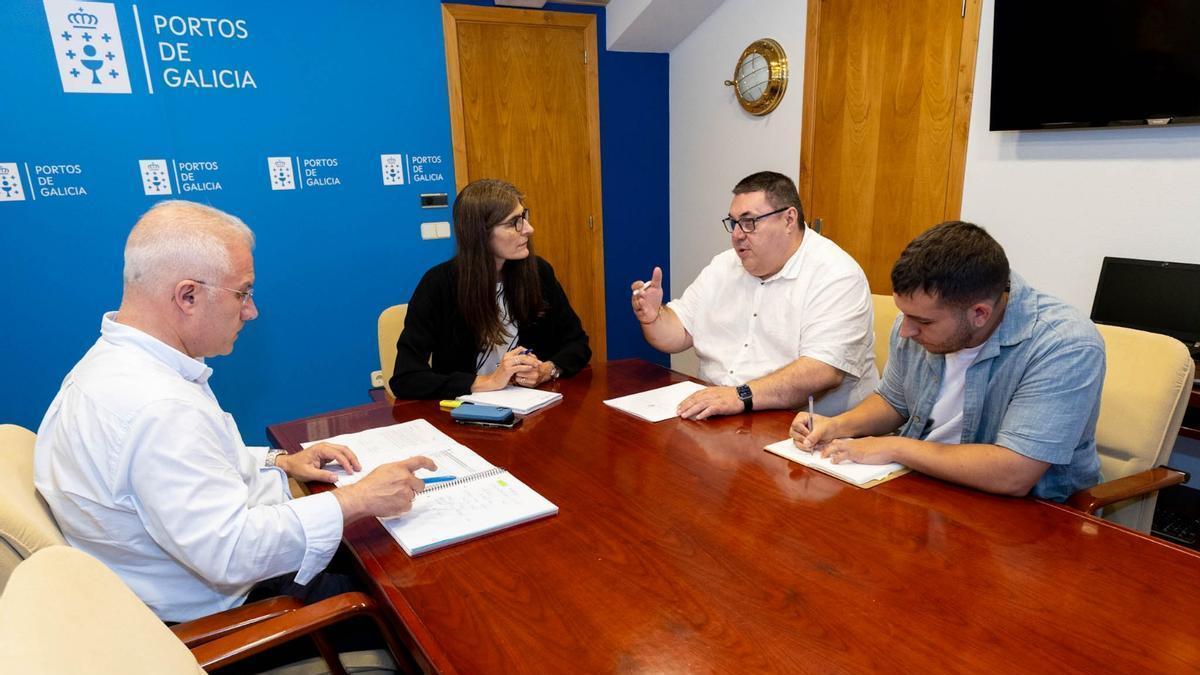 A presidenta de Portos e o alcalde de Noia na xuntanza celebrada en Santiago.