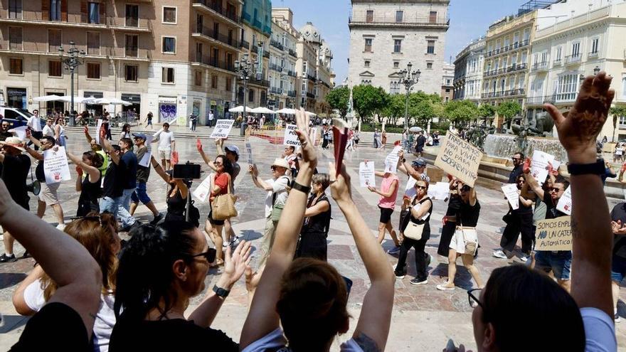 30.000 trabajadoras del servicio de ayuda a domicilio al borde del colapso: Salarios bajos y sobrecarga laboral ponen en jaque la atención a 150.000 personas