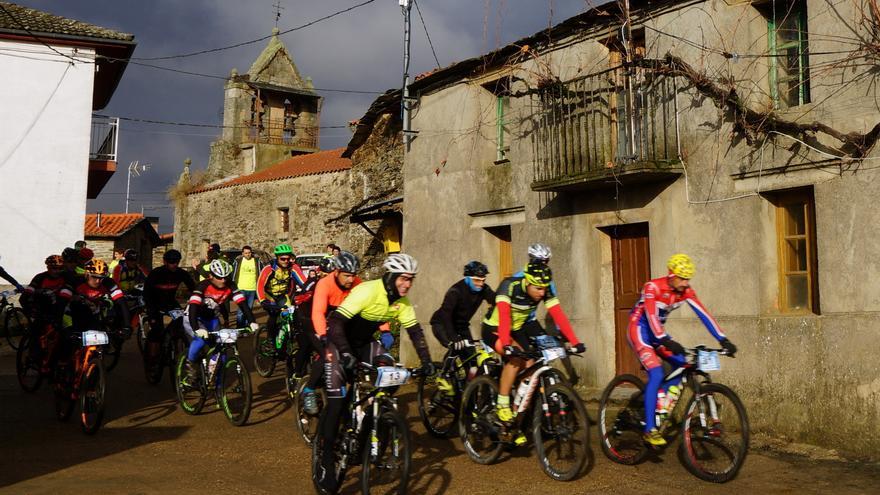 La Marcha MTB de Ufones recupera los 600 participantes