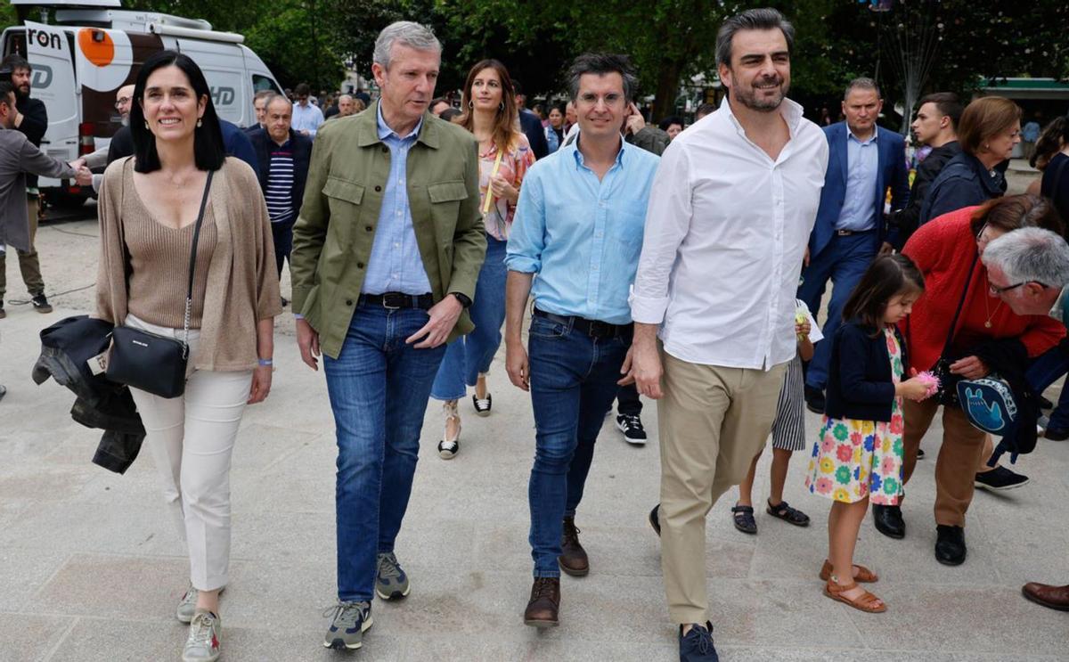 Paula Prado, Alfonso Rueda, Borja Verea y Diego Calvo, paseando por la Alameda / J. PRIETO