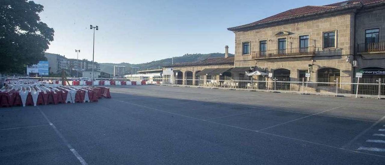 Explanada de la estación, en la que comienzan mañana la perforación para el parking subterráneo de la intermodal. // Carlos Peteiro