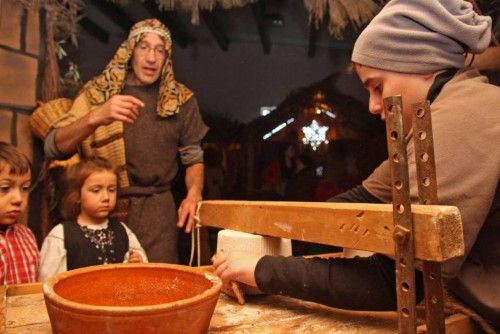 El belén cobra vida en Monfarracinos