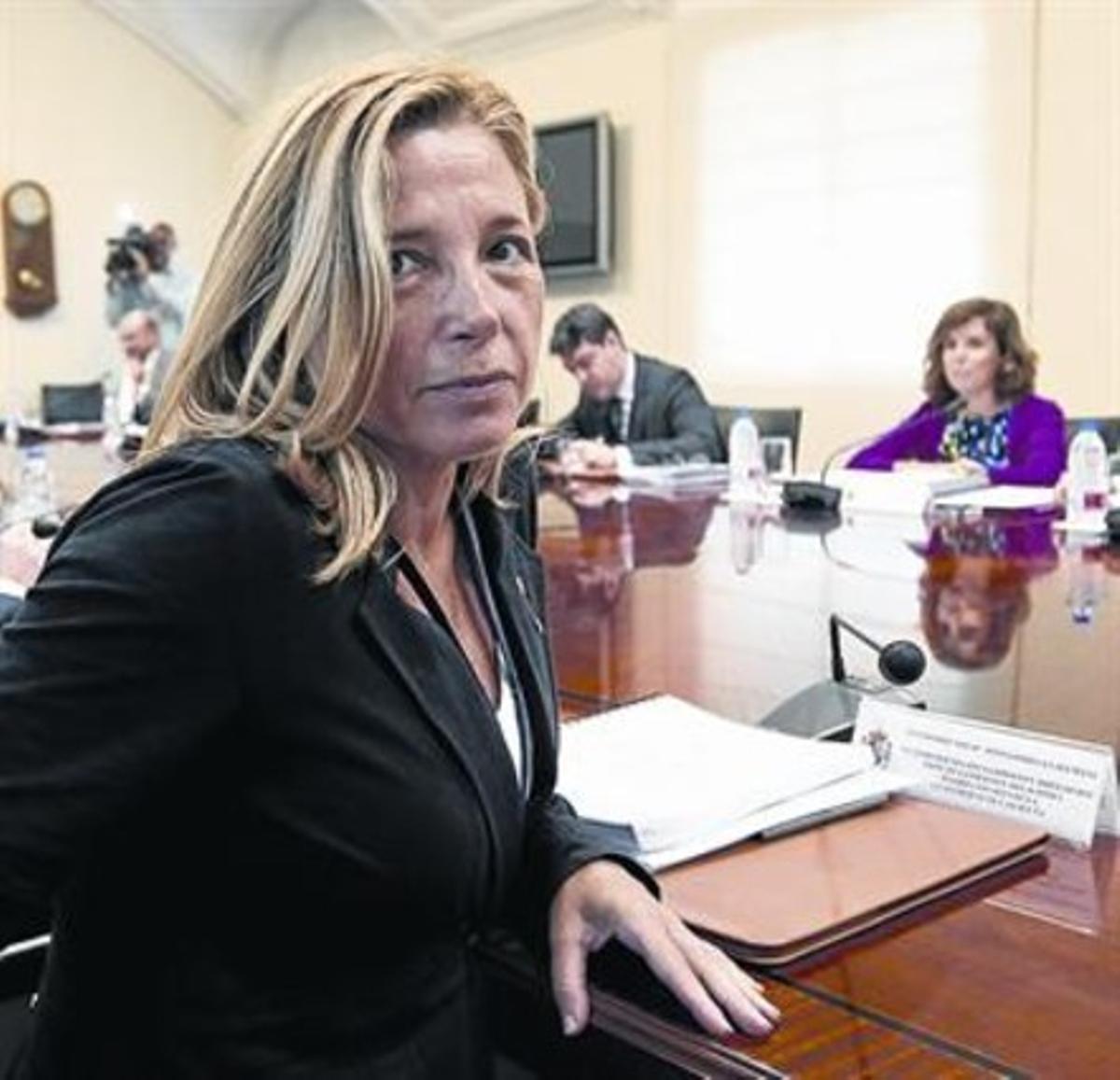 La vicepresidenta del Govern, Joana Ortega, en una reunión con consejeros autonómicos.