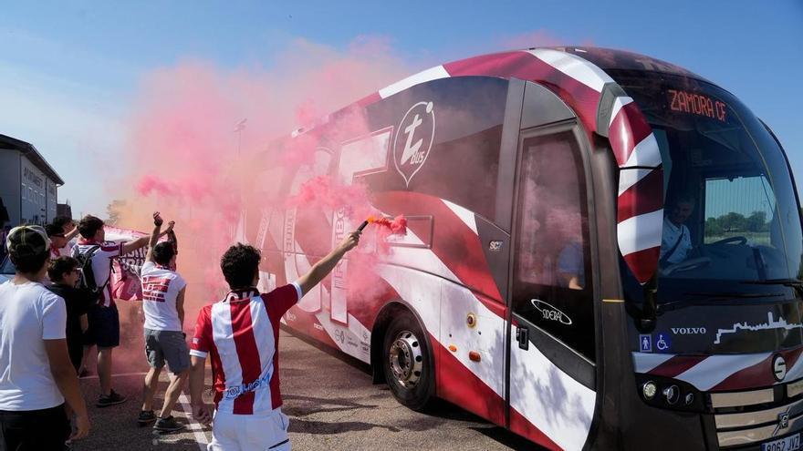 El séptimo play-off ya está en marcha: Así despidió la afición del Zamora CF a sus héroes