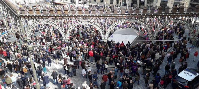 Masiva concentración en Alcoy para reivindicar la igualdad de la mujer