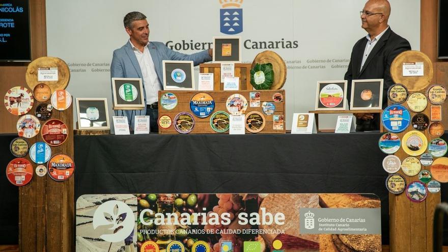 Narvay Quintero y Luis Arráez en la final del concurso de quesos del Gobierno de Canarias 2023.