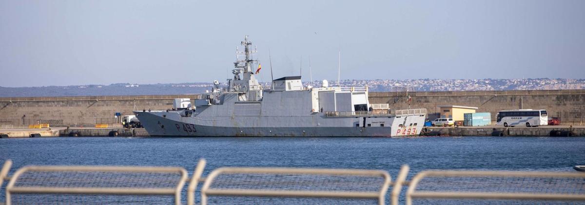 Kriegsschiff in Palmas Hafen bei Porto Pí: Auch auf Mallorca schauen ab und an NATO-Schiffe vorbei.  | FOTO: GUILLEM BOSCH