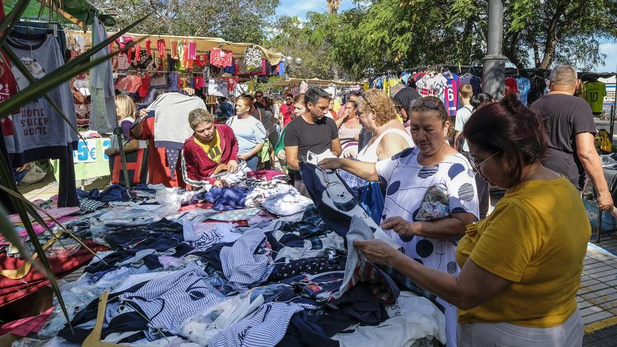 La Navidad llega al rastro en Las Palmas de Gran Canaria