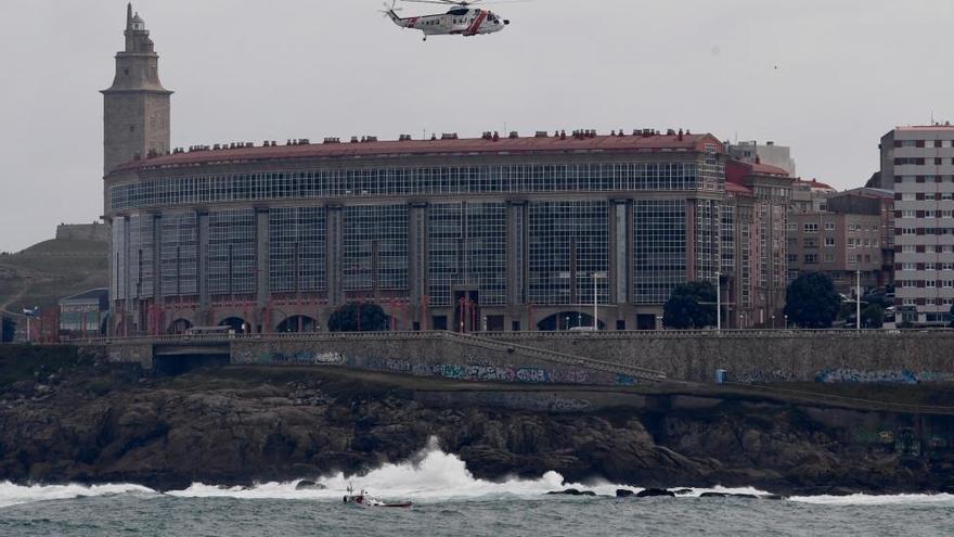 Reanudada la búsqueda de la joven desaparecida en Riazor