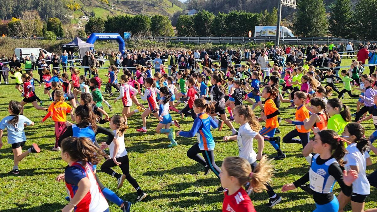 La final del cross escolar llena Mieres de jóvenes atletas