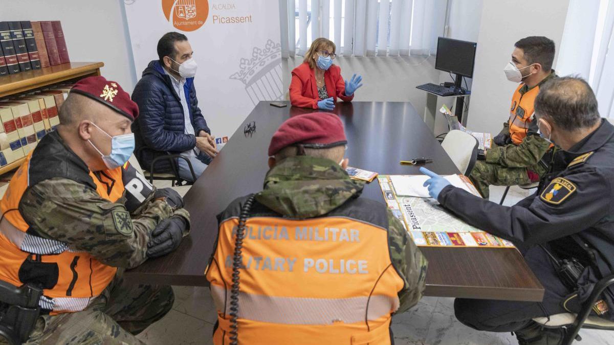 El Batallón de Policía Militar y del CGTAD de Bétera patrulla por las calles de Picassent